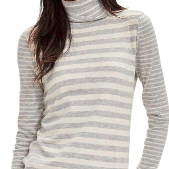 𝅺Banana Republic Grey Stripe Turtleneck Top Size S - Picture 1 of 1